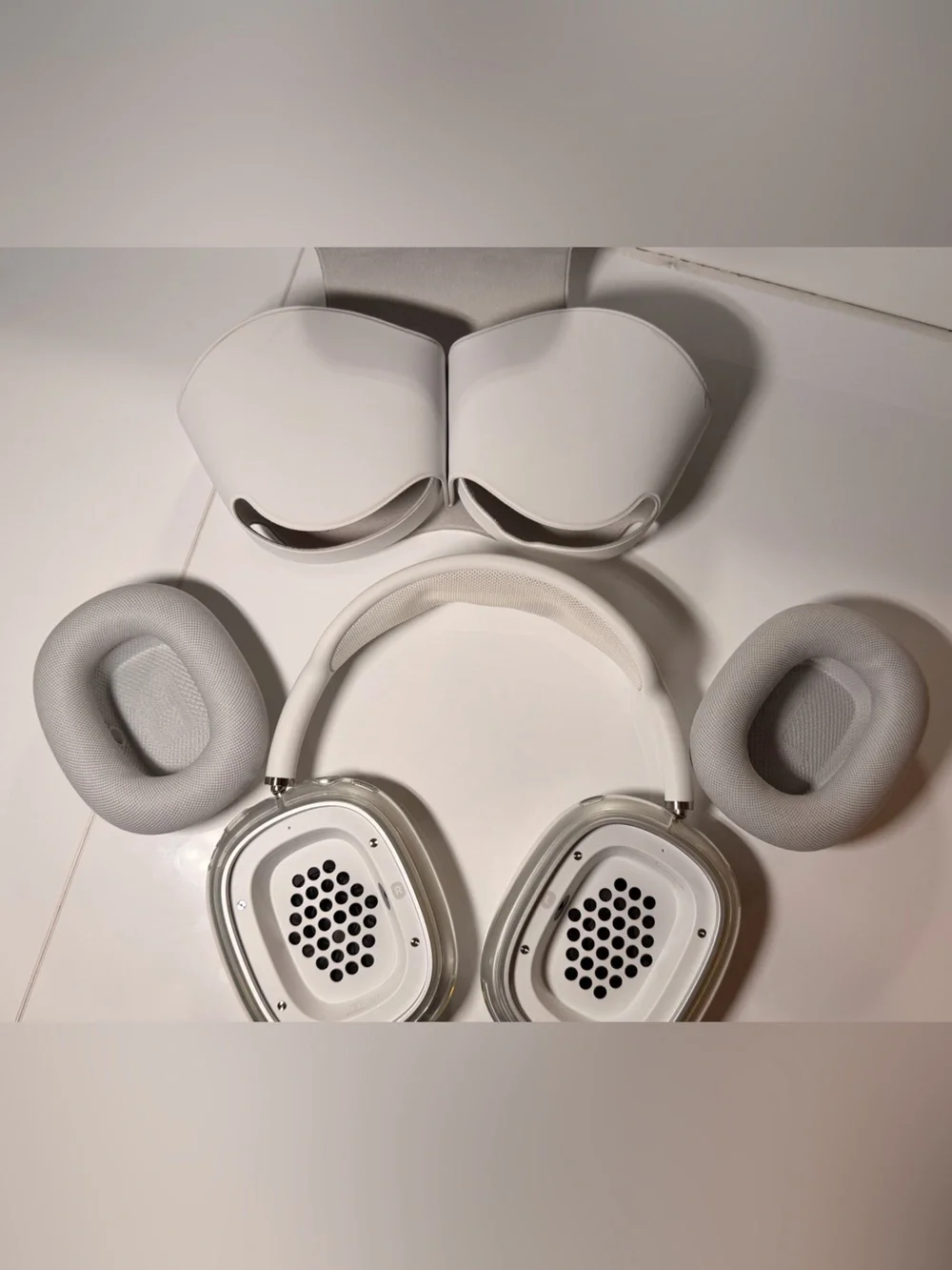 Apple AirPods Max Silver + Smart Case + Protective Covers | Excellent Condition